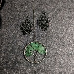 Necklace and ear rings